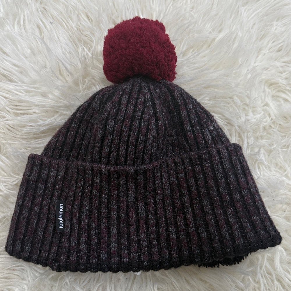 LULULEMON TEXTURED FLEECE LINED KNIT BEANIE